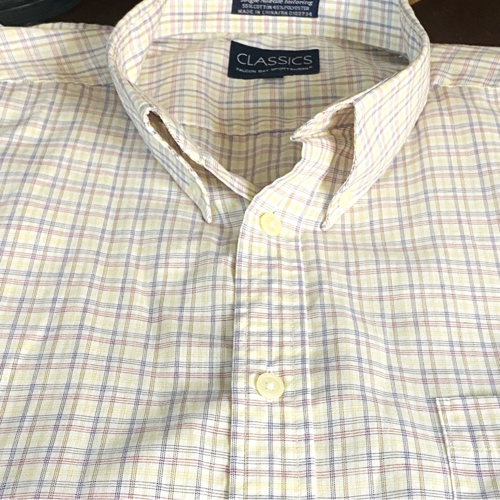 - Classics  Falcon Bay Sportswear short sleeves plaid Button down shirt.
